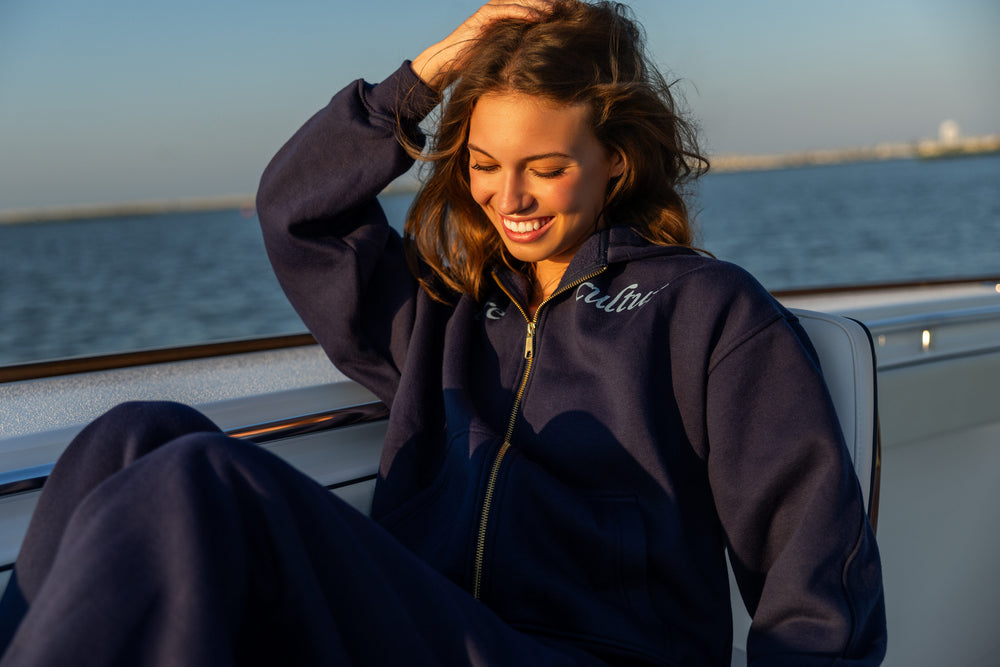 Offsure Full-Zip Hoodie in Navy Coast at the boat rail